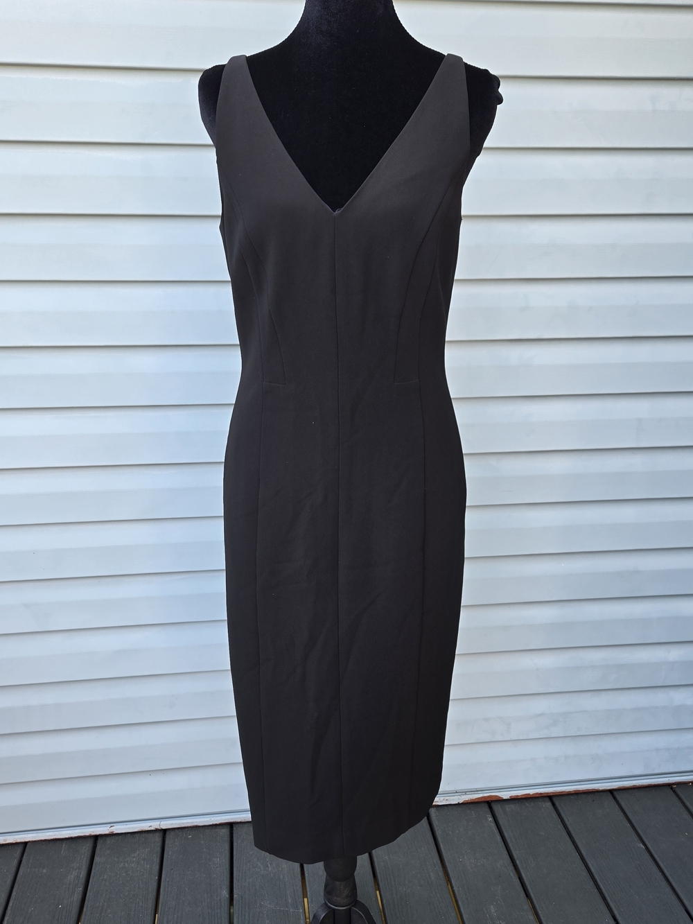 Ann Taylor Black V-Neck Sheath Dress Size 4 Sleeveless Fitted Cocktail Workwear